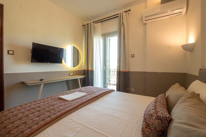 Room 21 of 182