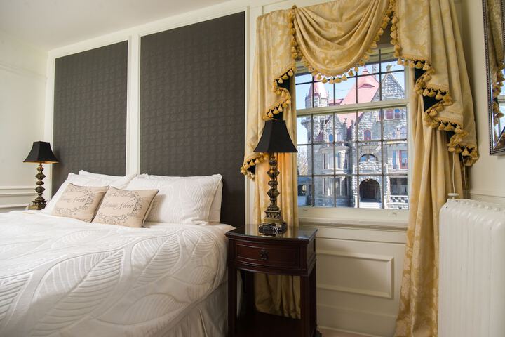 Room 15 of 102
