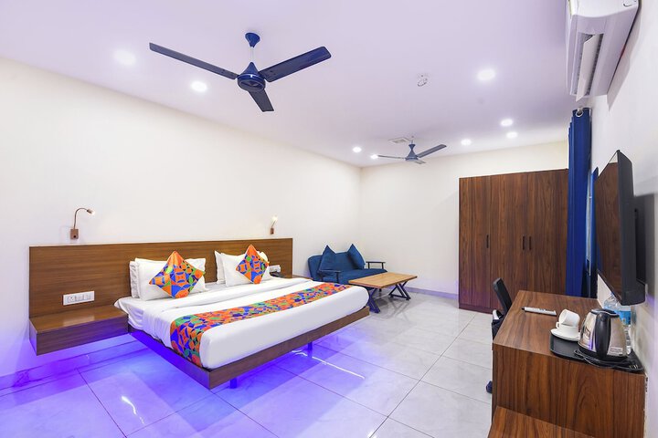 Room 14 of 32