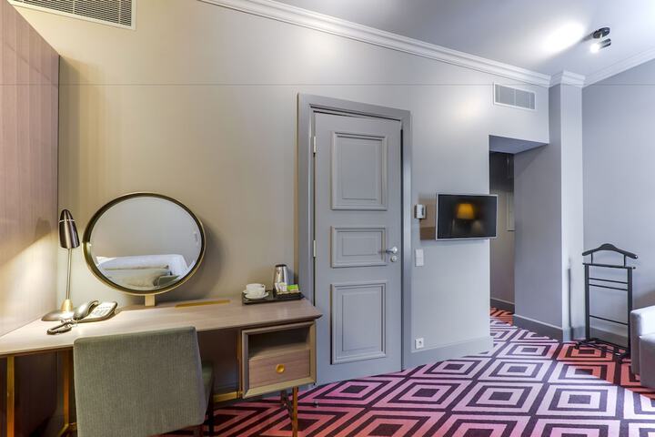 Room 12 of 91