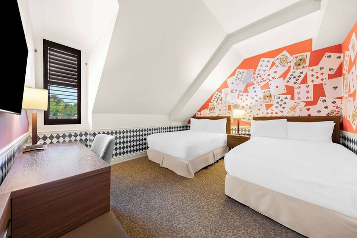 Suite 2 Queen Beds Sitting Area WiFi Coffee and Tea Maker Bathtub and Shower Continental Breakfast (27 of 29)