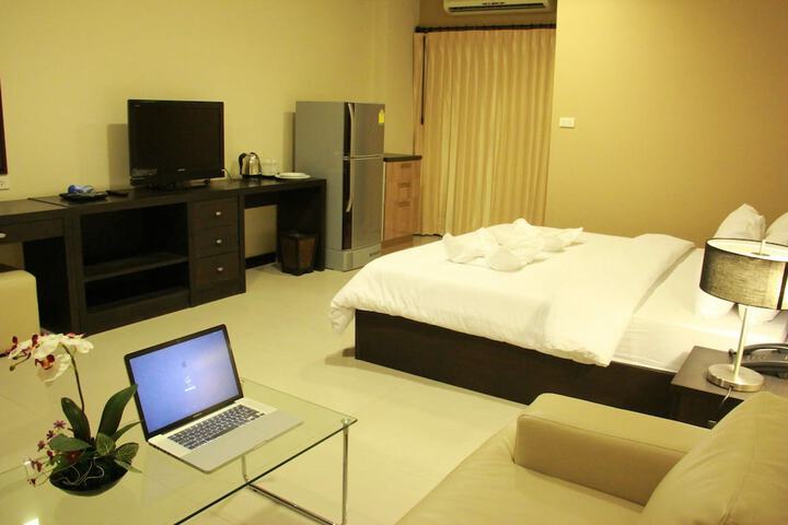 Room 2 of 28