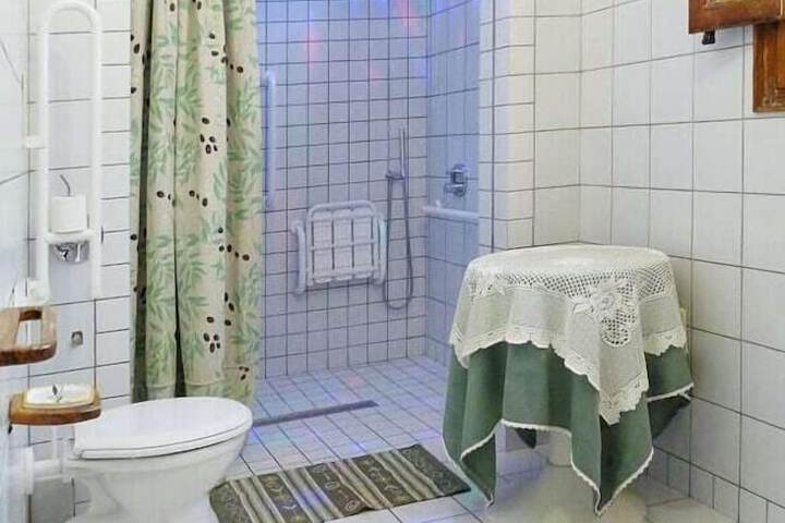 Room 8 of 29
