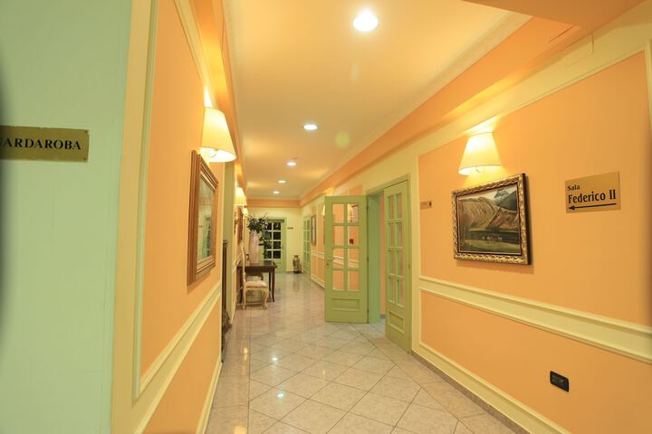 Ballroom/Hall 68 of 133