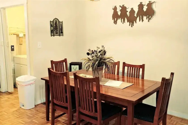 Dining 17 of 18