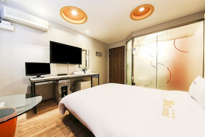 Room 8 of 49