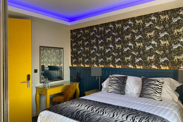 Room 4 of 65