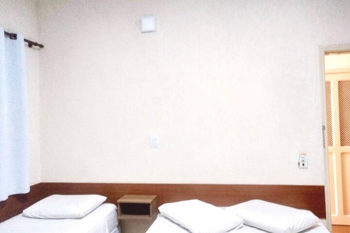 Room 10 of 38