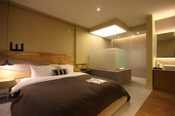 Room 28 of 177