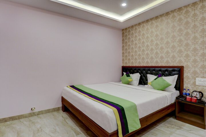 Room 10 of 26