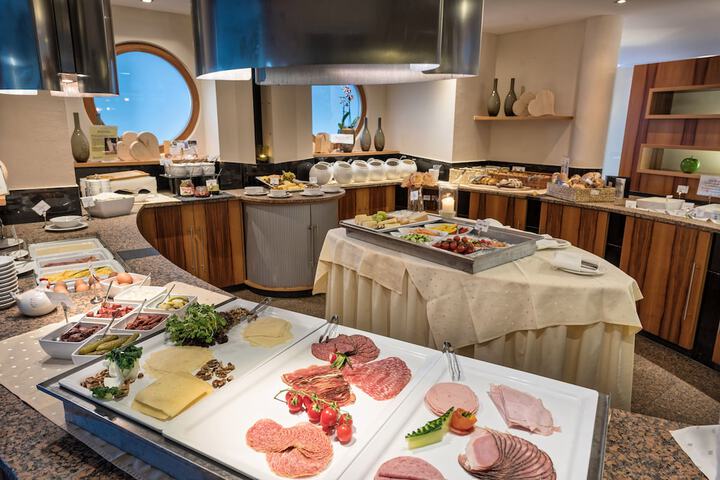 Dining 69 of 74
