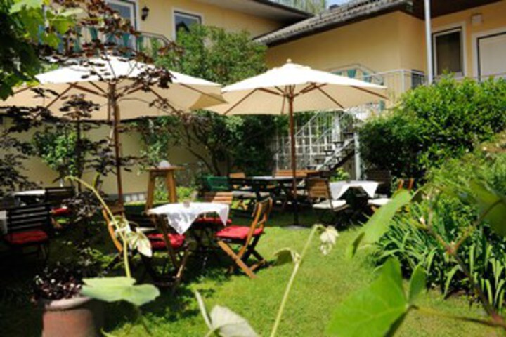 Hotel Exterior 13 of 27