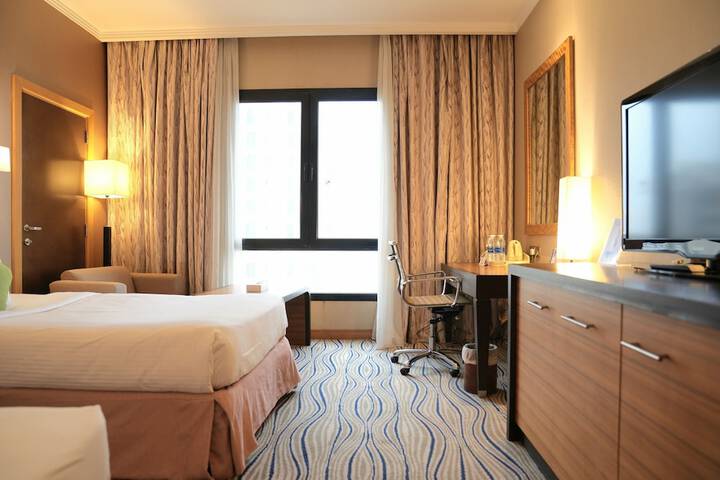 Room 21 of 102