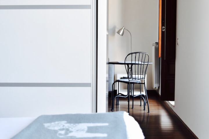 Room 2 of 60
