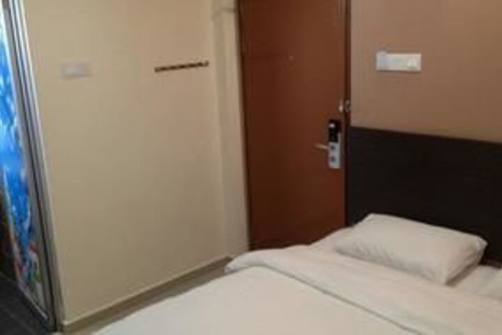 Room 10 of 20