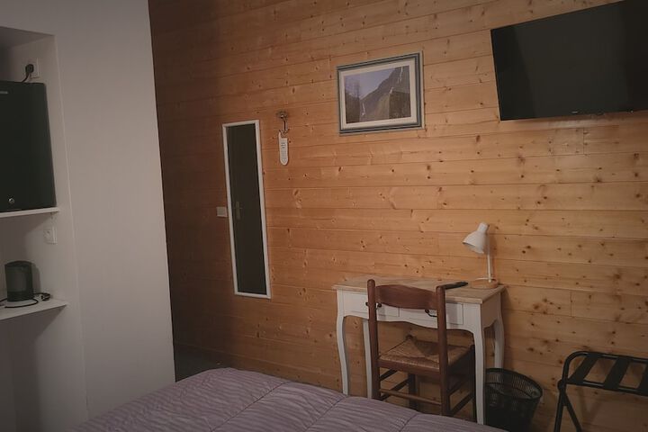 Room 25 of 38