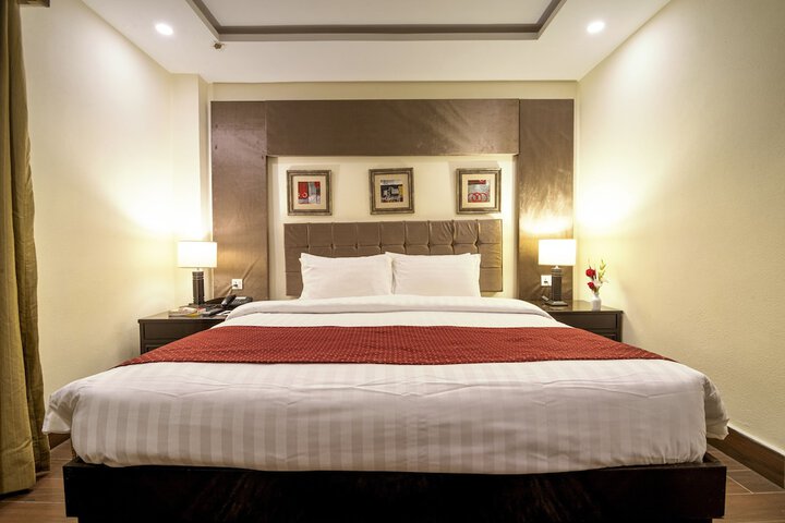 Room 12 of 37