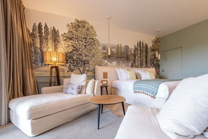 Room 2 of 48