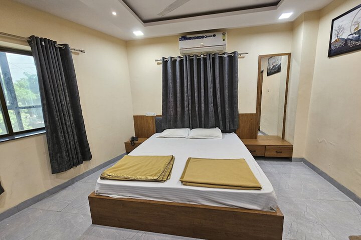 Room 6 of 17