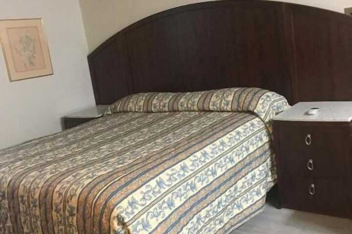 Comfort Room 1 Queen Bed (9 of 9)