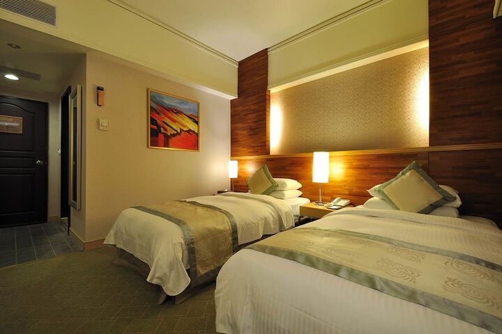 Room 6 of 90