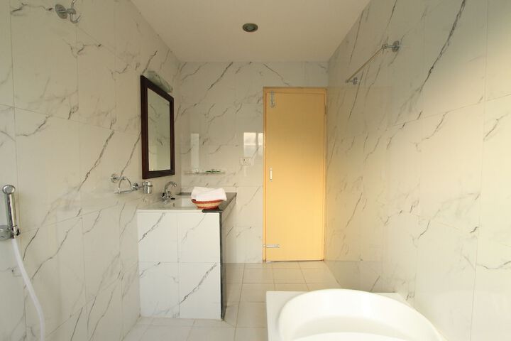 Room 35 of 61
