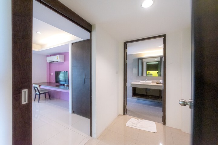 Room 40 of 146