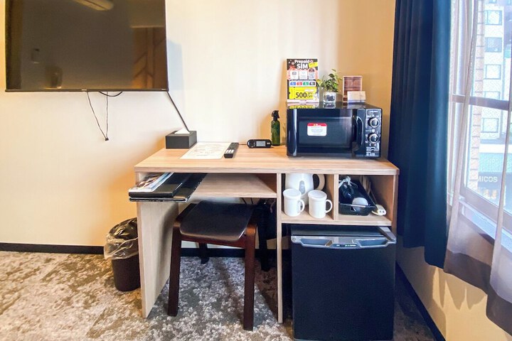 Room 5 of 16