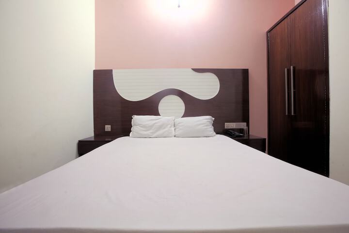 Room 13 of 21