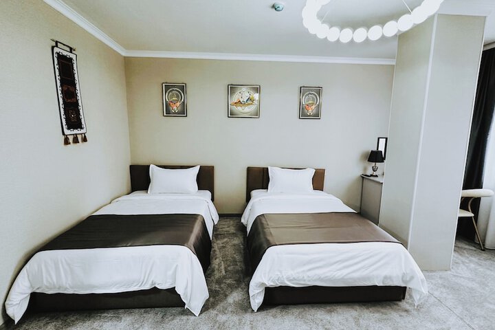 Room 8 of 33