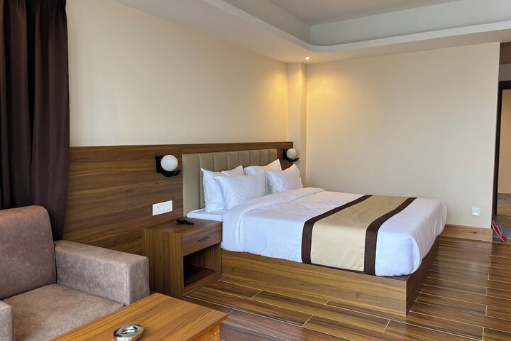 Room 28 of 67