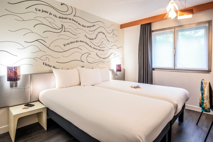 Room 33 of 125