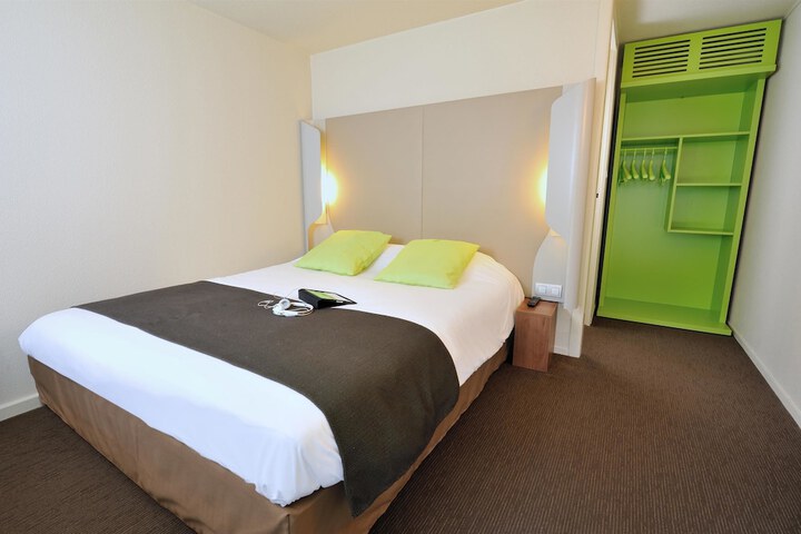 Room 6 of 34