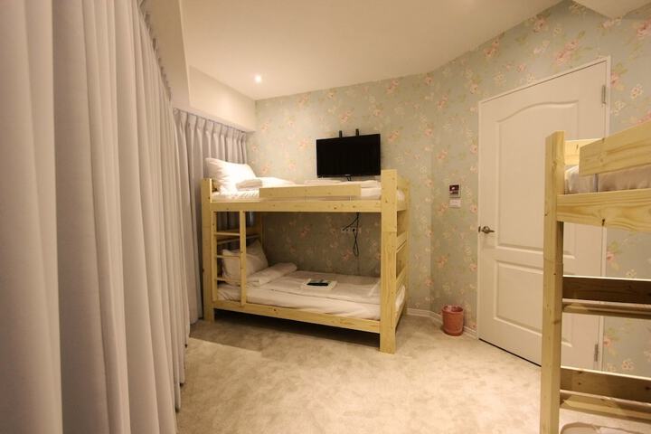 Room 25 of 80