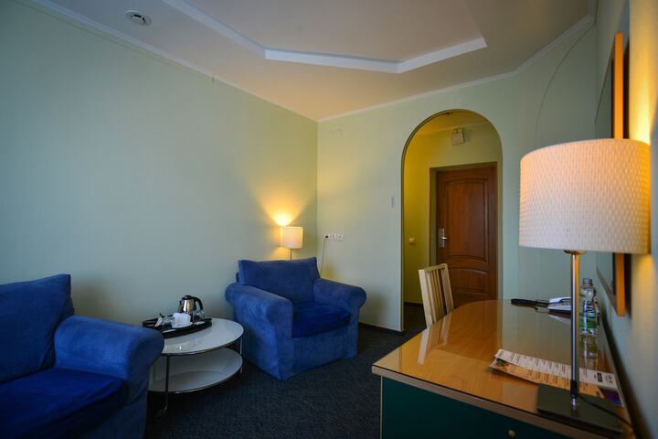 Room 16 of 65