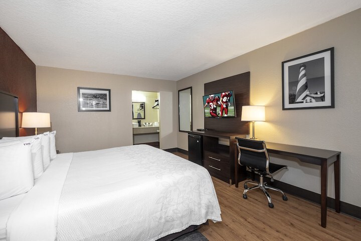Standard | King Bed (2 of 17)