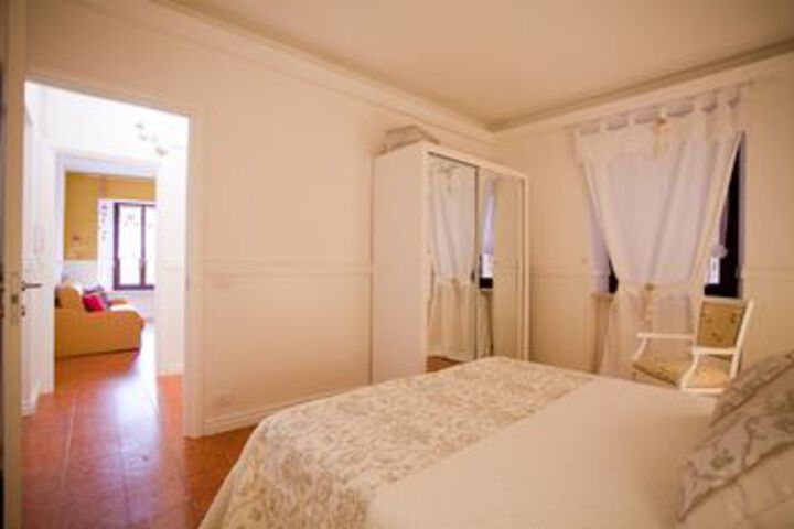 Room 6 of 18