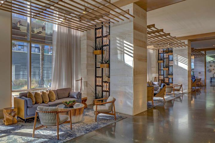 Lobby lounge