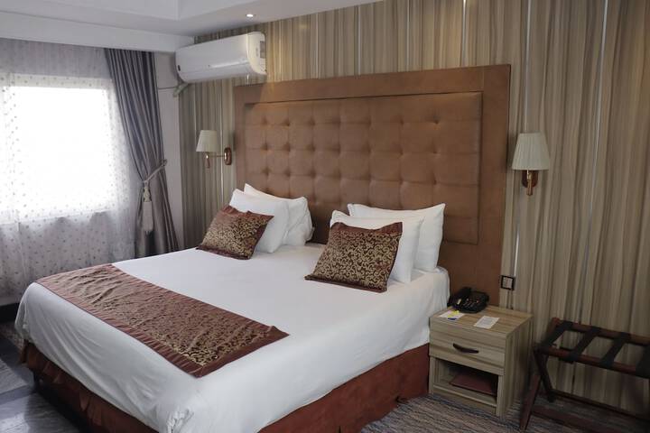 Room 6 of 32