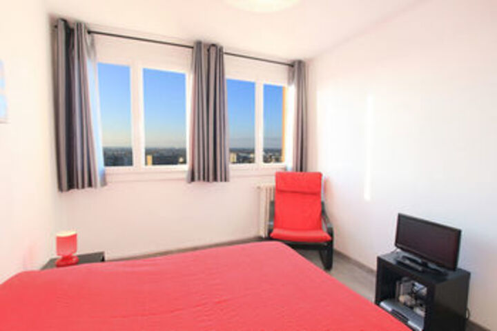 Room 10 of 20