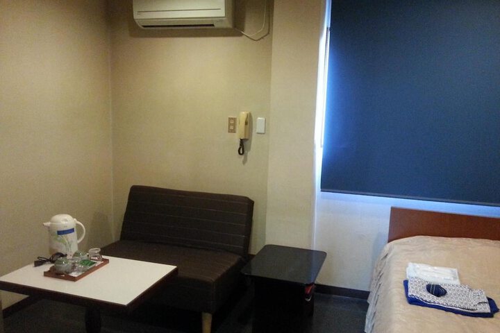 Room 17 of 107
