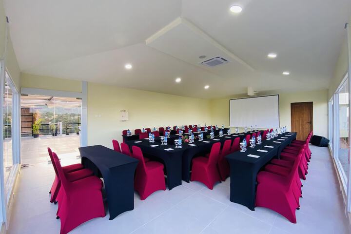 Ballroom/Hall 99 of 125