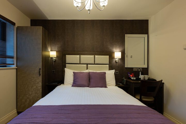 Room 2 of 32