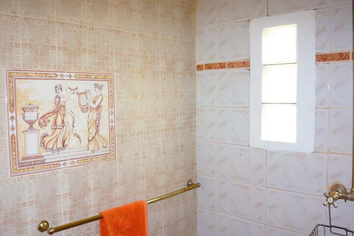 Room 32 of 53