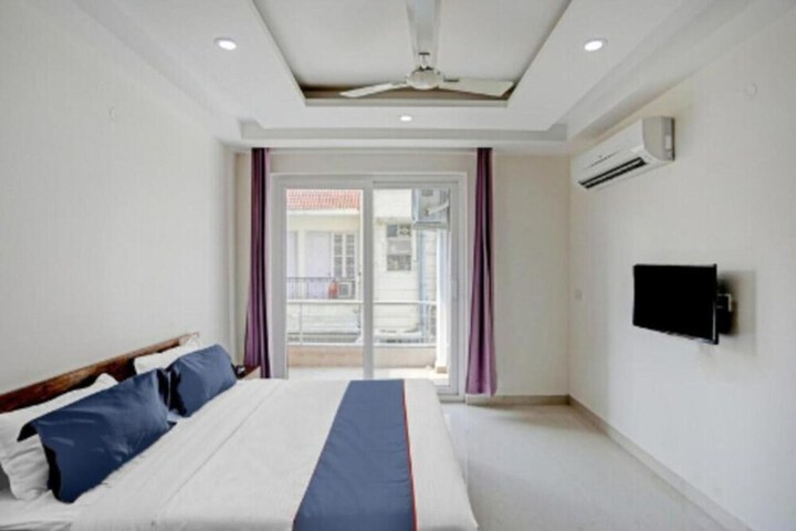 Room 13 of 18