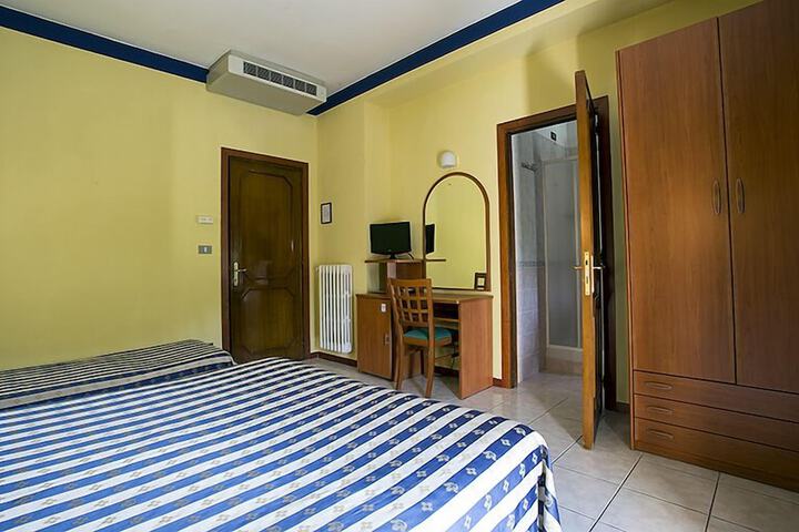 Room 10 of 49