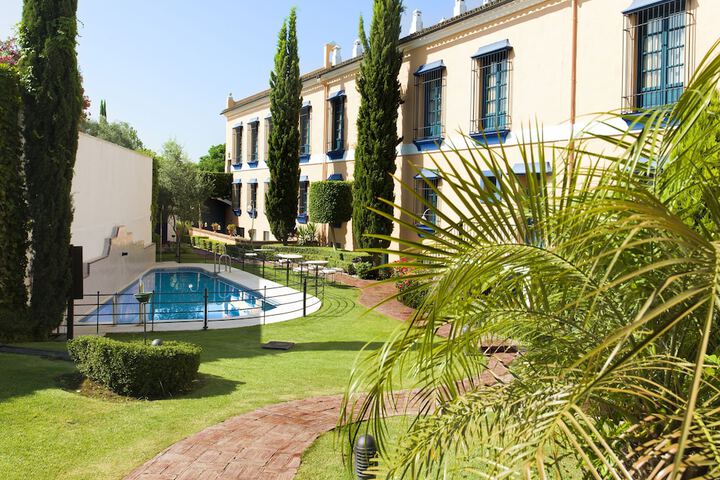 Pools & Facilities