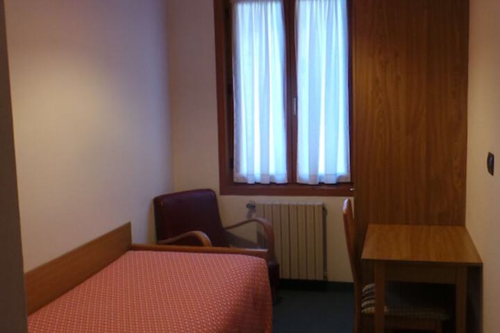Room 19 of 44