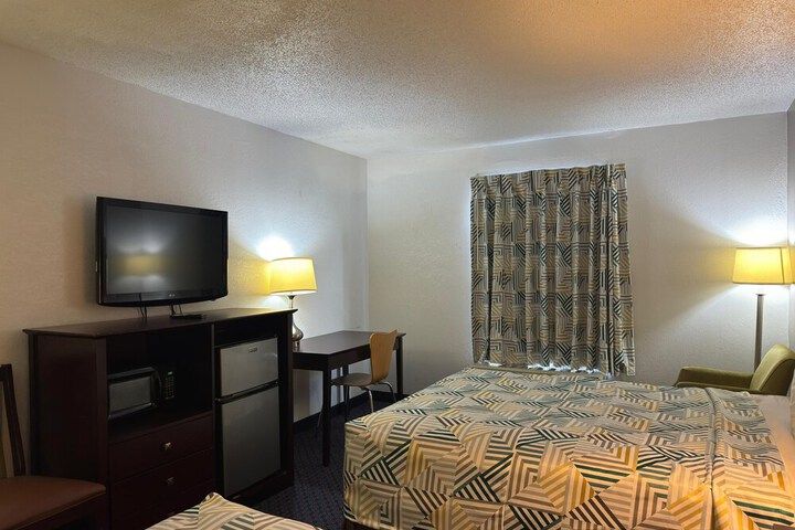 Room 9 of 17