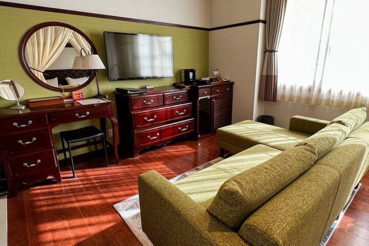 Room 16 of 83